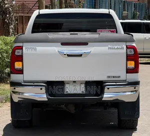 Toyota Hilux 2021 White