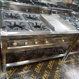 Combined Cooker With 4 Gas Burners and an Integrated Flat Griddle.