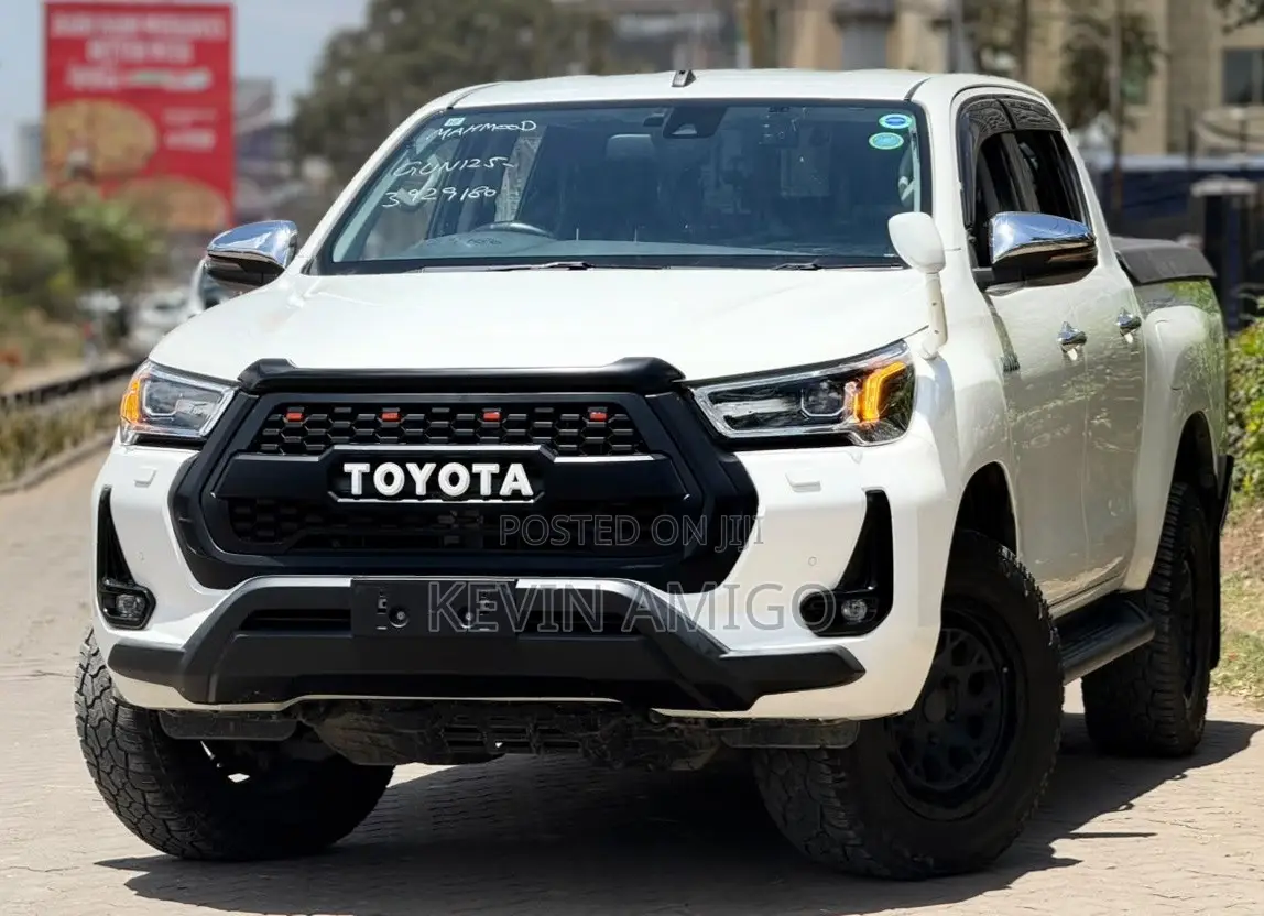 Toyota Hilux 2021 White
