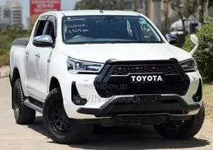 Toyota Hilux 2021 White