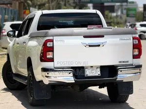 Toyota Hilux 2021 White