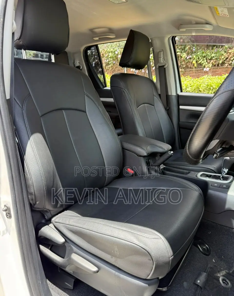 Toyota Hilux 2021 White