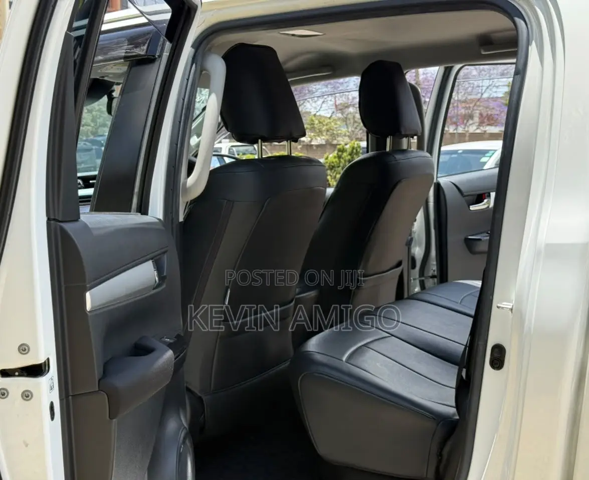 Toyota Hilux 2021 White