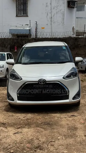 Toyota Sienta 1.5 AWD 2019 White