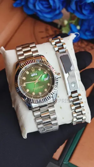 Wristwatch With Diamond Dial and Fluted Bezel
