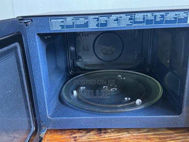 Samsung Microwave - thumbnail 3