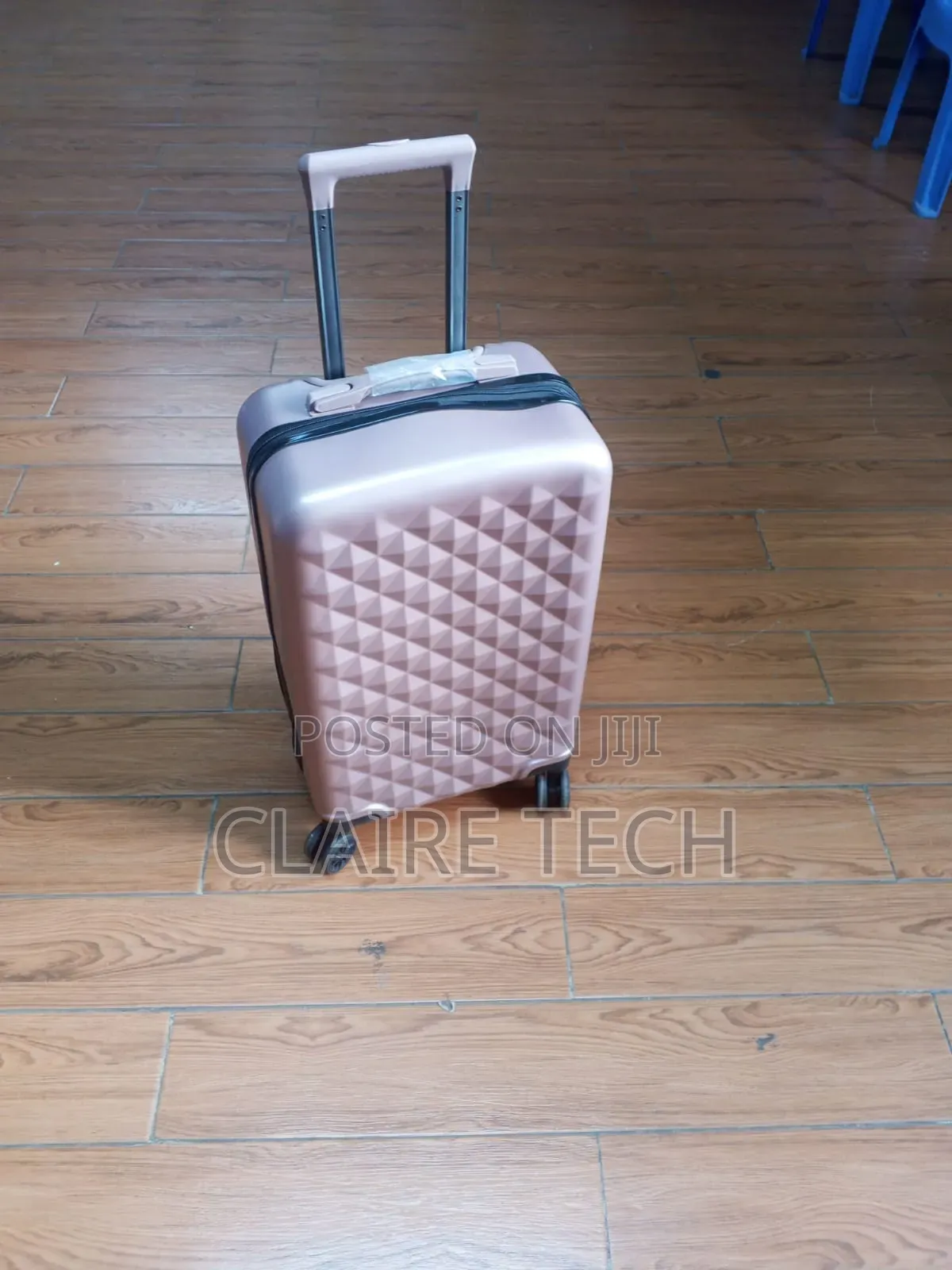 Medium Travel Suitcase – Spacious and Practical