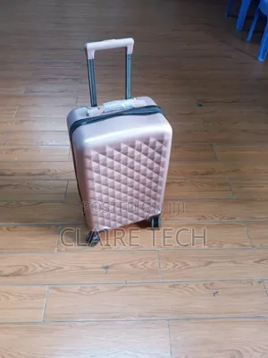 Medium Travel Suitcase – Spacious and Practical
