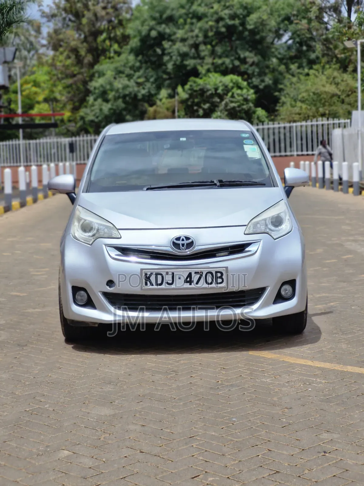 Toyota Ractis 1.5 FWD 2015 Silver