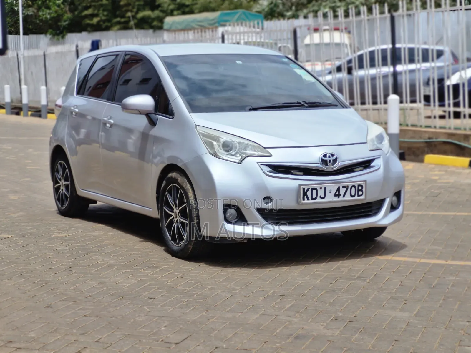 Toyota Ractis 1.5 FWD 2015 Silver