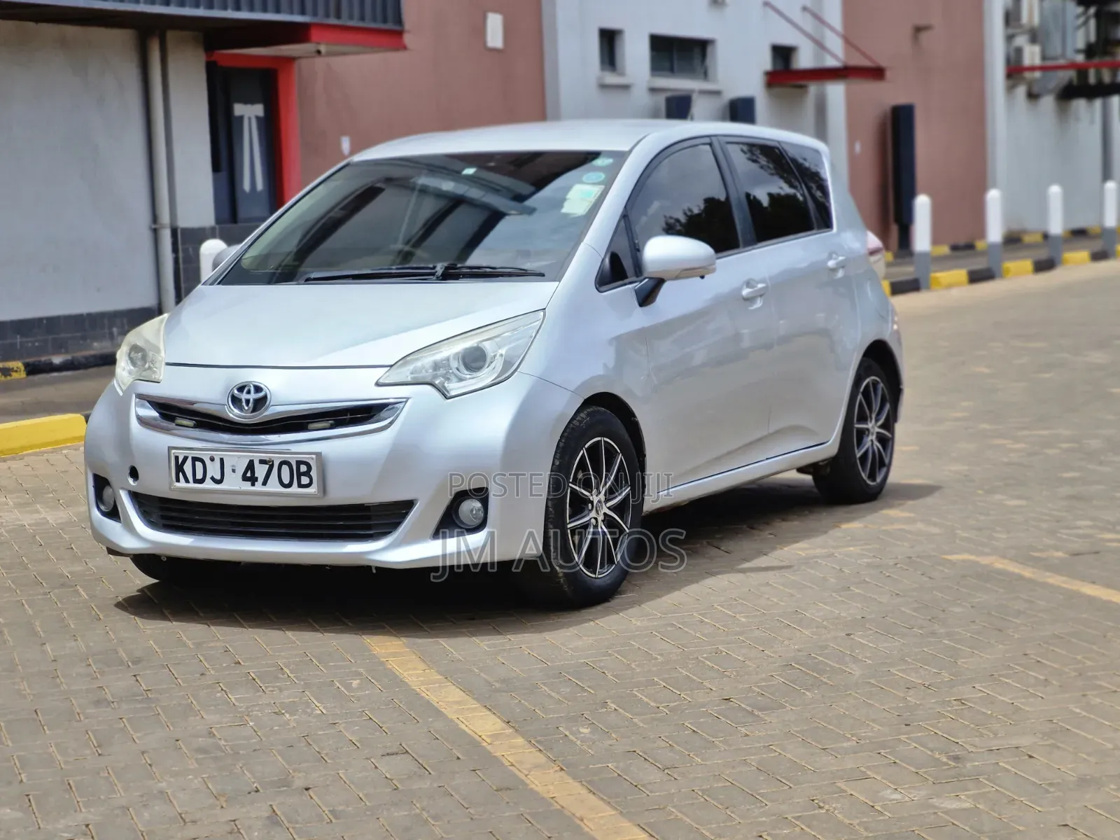Toyota Ractis 1.5 FWD 2015 Silver