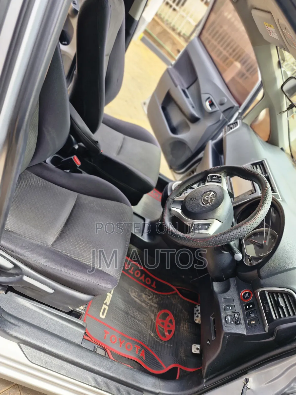 Toyota Ractis 1.5 FWD 2015 Silver
