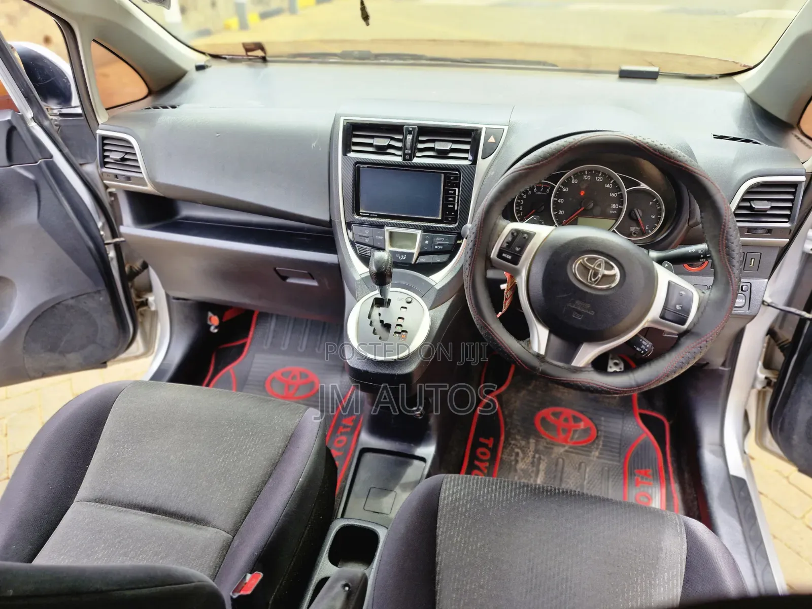 Toyota Ractis 1.5 FWD 2015 Silver