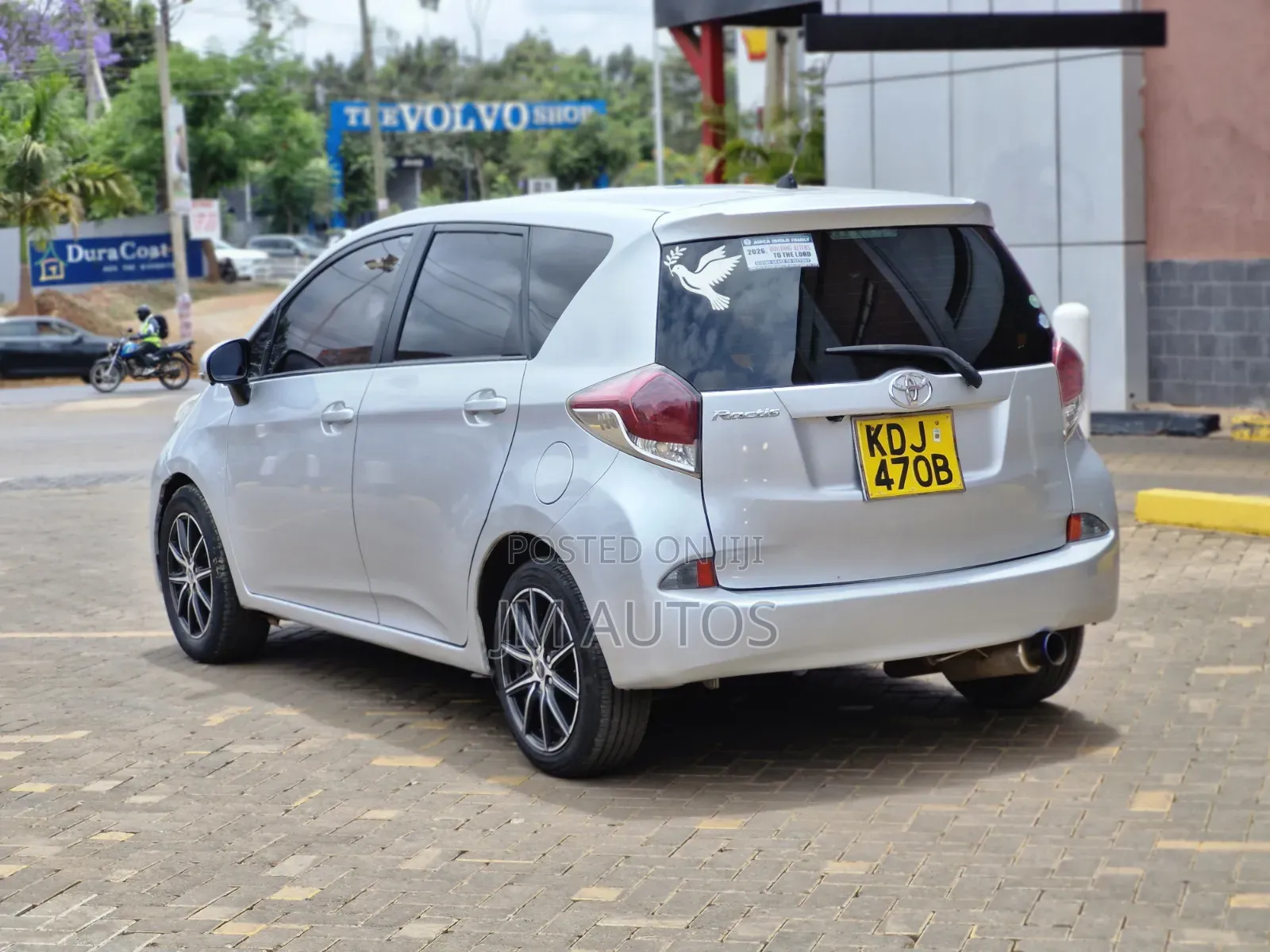 Toyota Ractis 1.5 FWD 2015 Silver