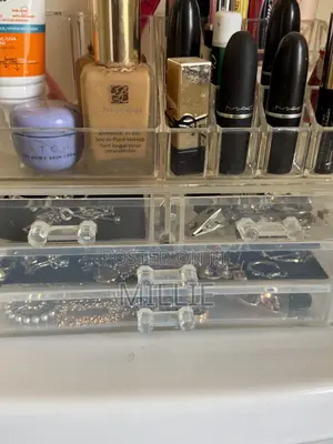 Makeup Holder