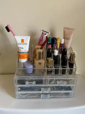 Makeup Holder