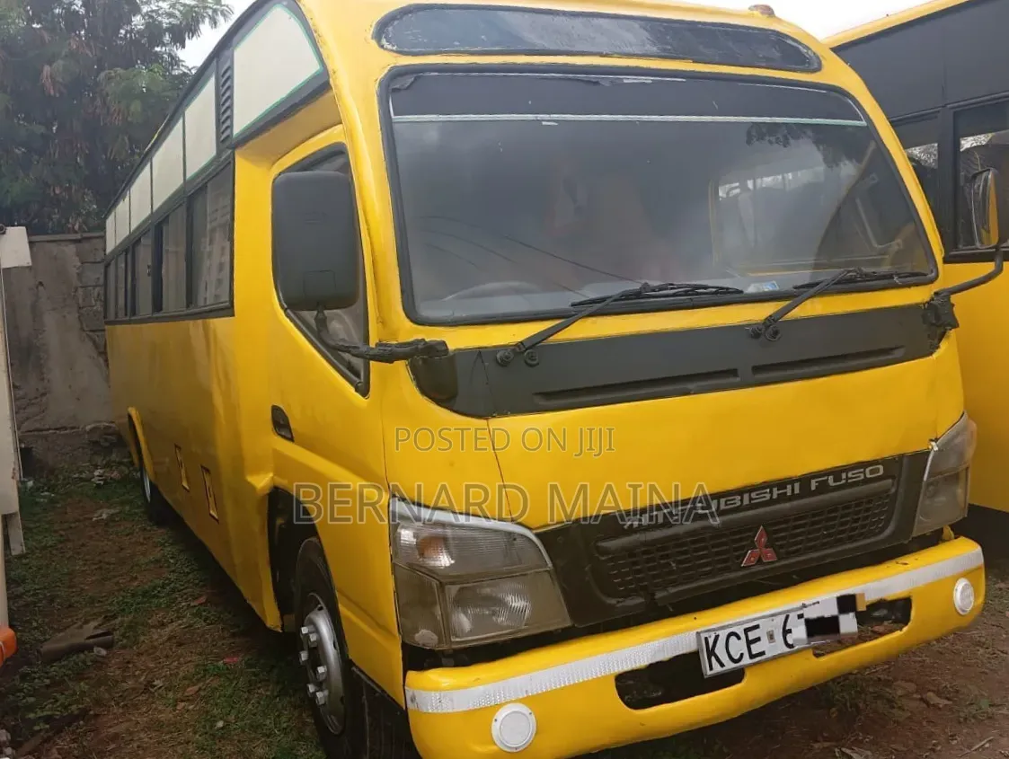 Mitsubishi Fuso Canter 2015 Yellow