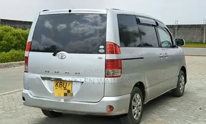 Toyota Noah 2007 Silver