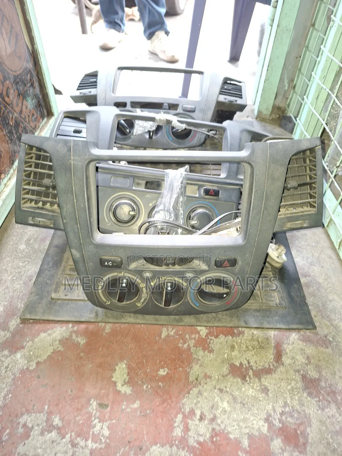 Toyota Hilux Complete Console