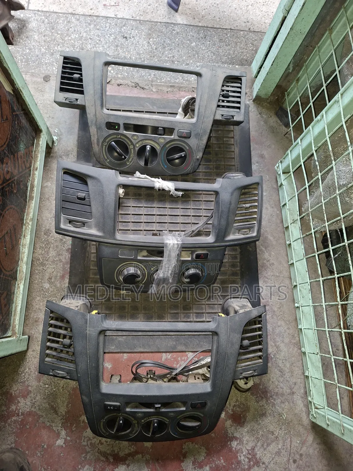 Toyota Hilux Complete Console