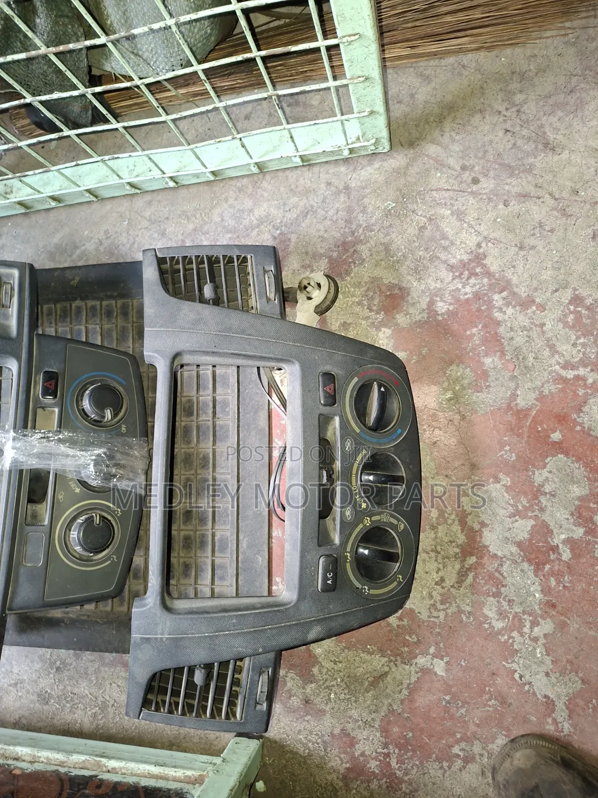 Toyota Hilux Complete Console