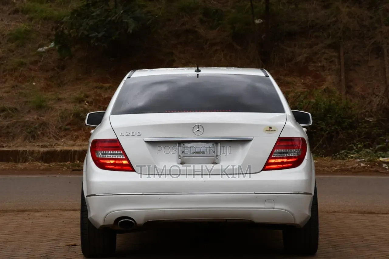 Mercedes-Benz C200 2011 Pearl