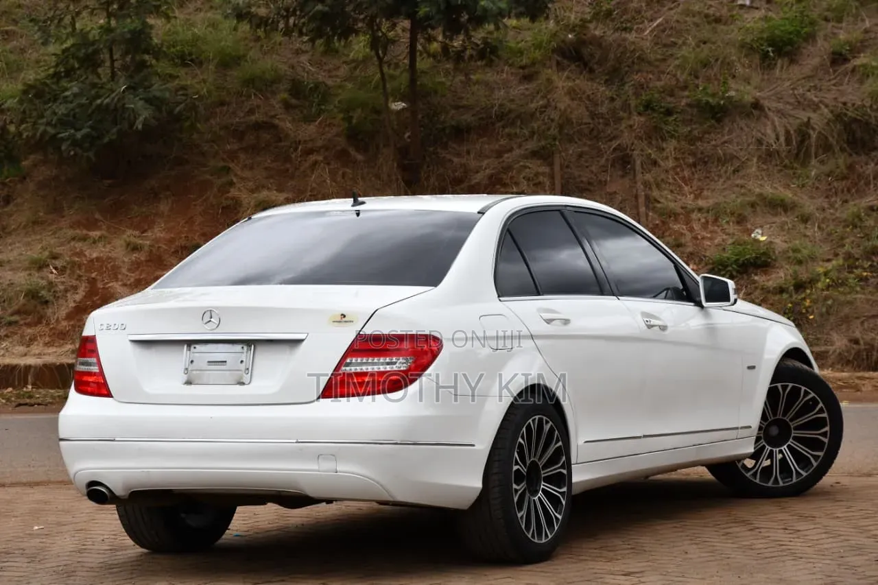 Mercedes-Benz C200 2011 Pearl