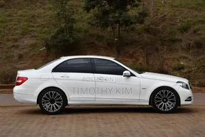 Mercedes-Benz C200 2011 Pearl
