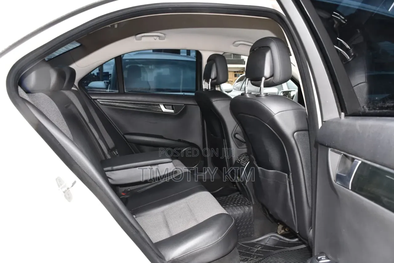 Mercedes-Benz C200 2011 Pearl