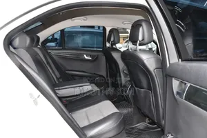 Mercedes-Benz C200 2011 Pearl