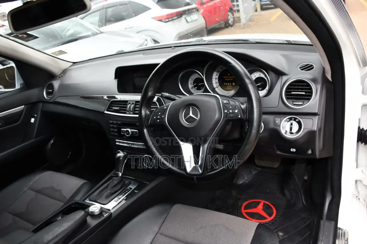 Mercedes-Benz C200 2011 Pearl