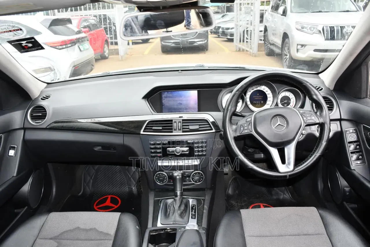 Mercedes-Benz C200 2011 Pearl