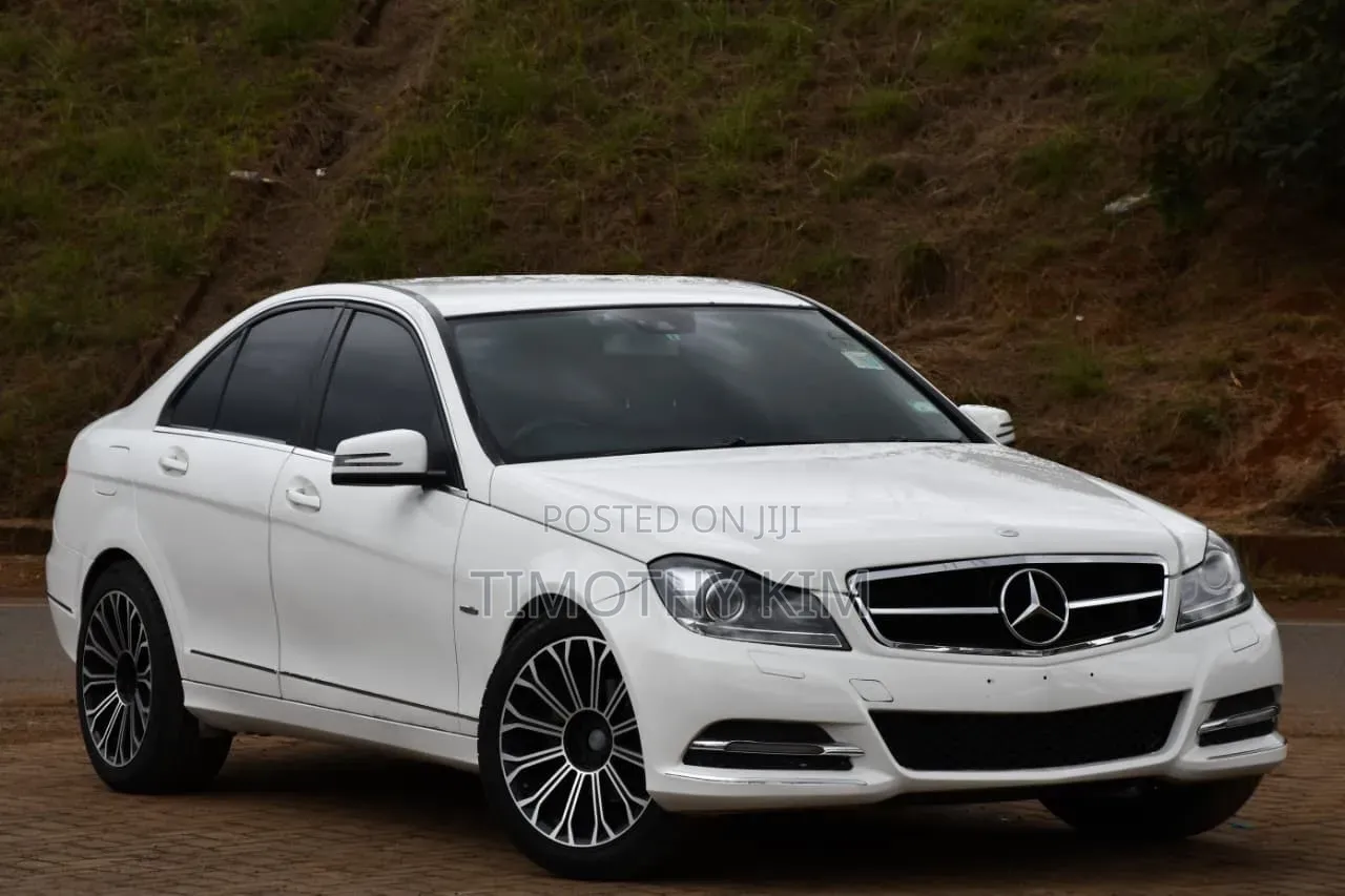 Mercedes-Benz C200 2011 Pearl