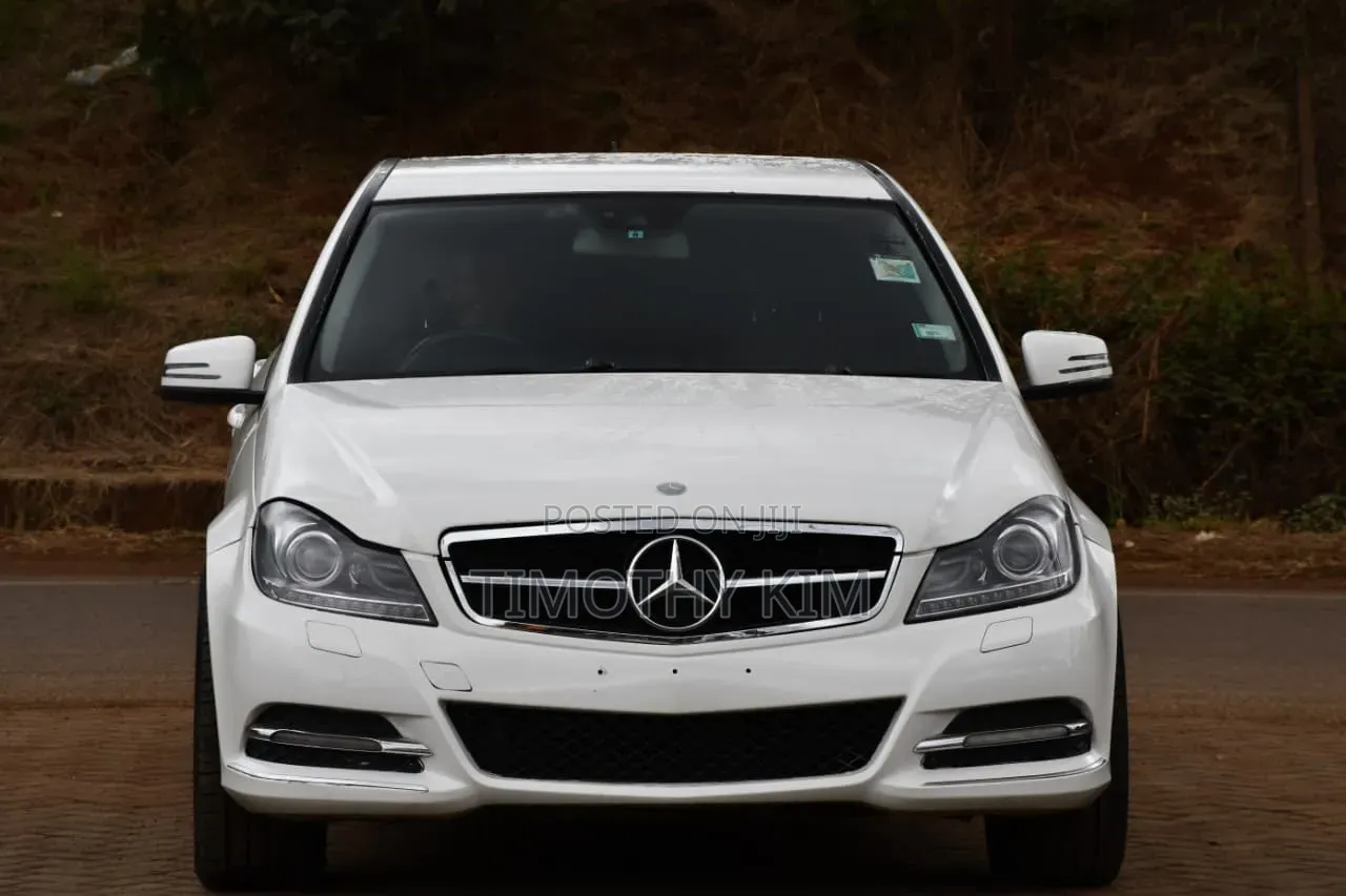 Mercedes-Benz C200 2011 Pearl