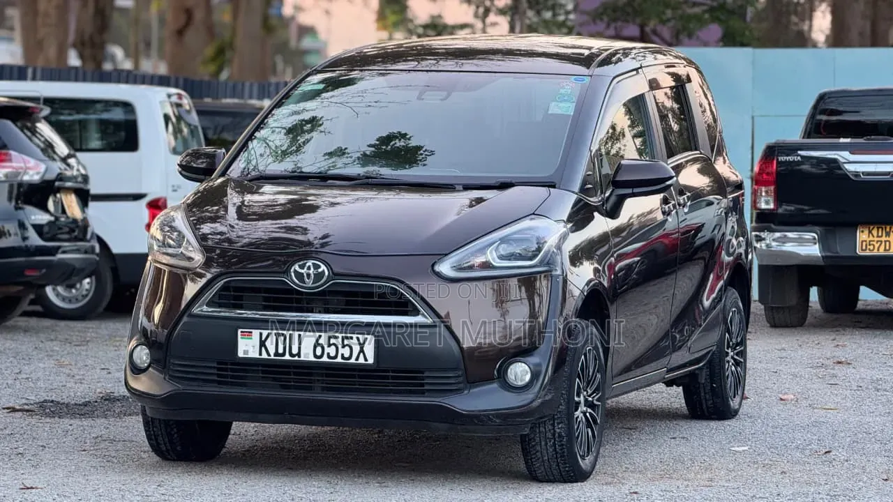 Toyota Sienta 2018 Maroon