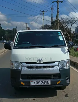 Toyota HiAce 2019 White