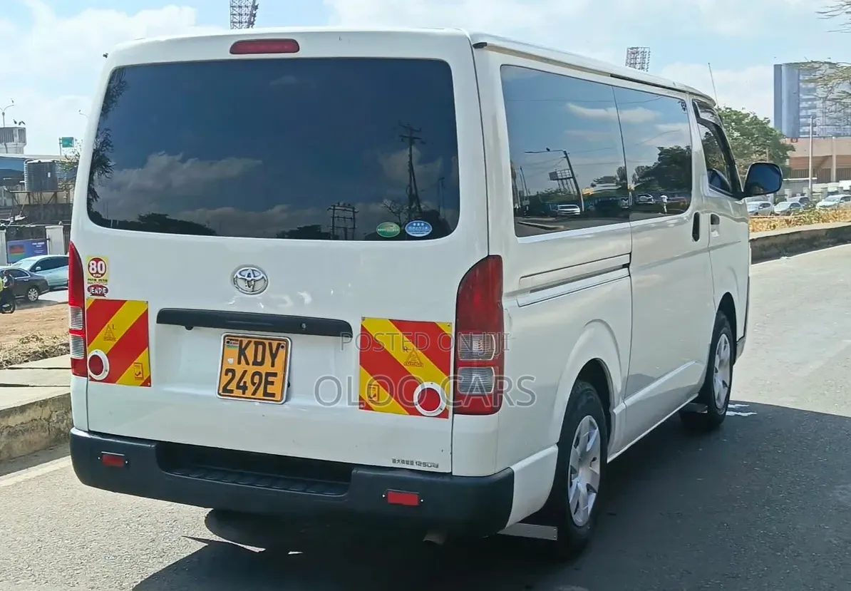 Toyota HiAce 2019 White
