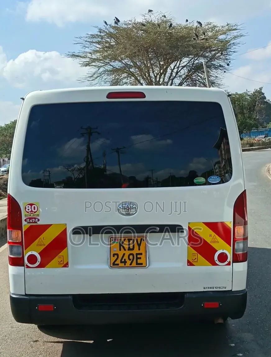 Toyota HiAce 2019 White