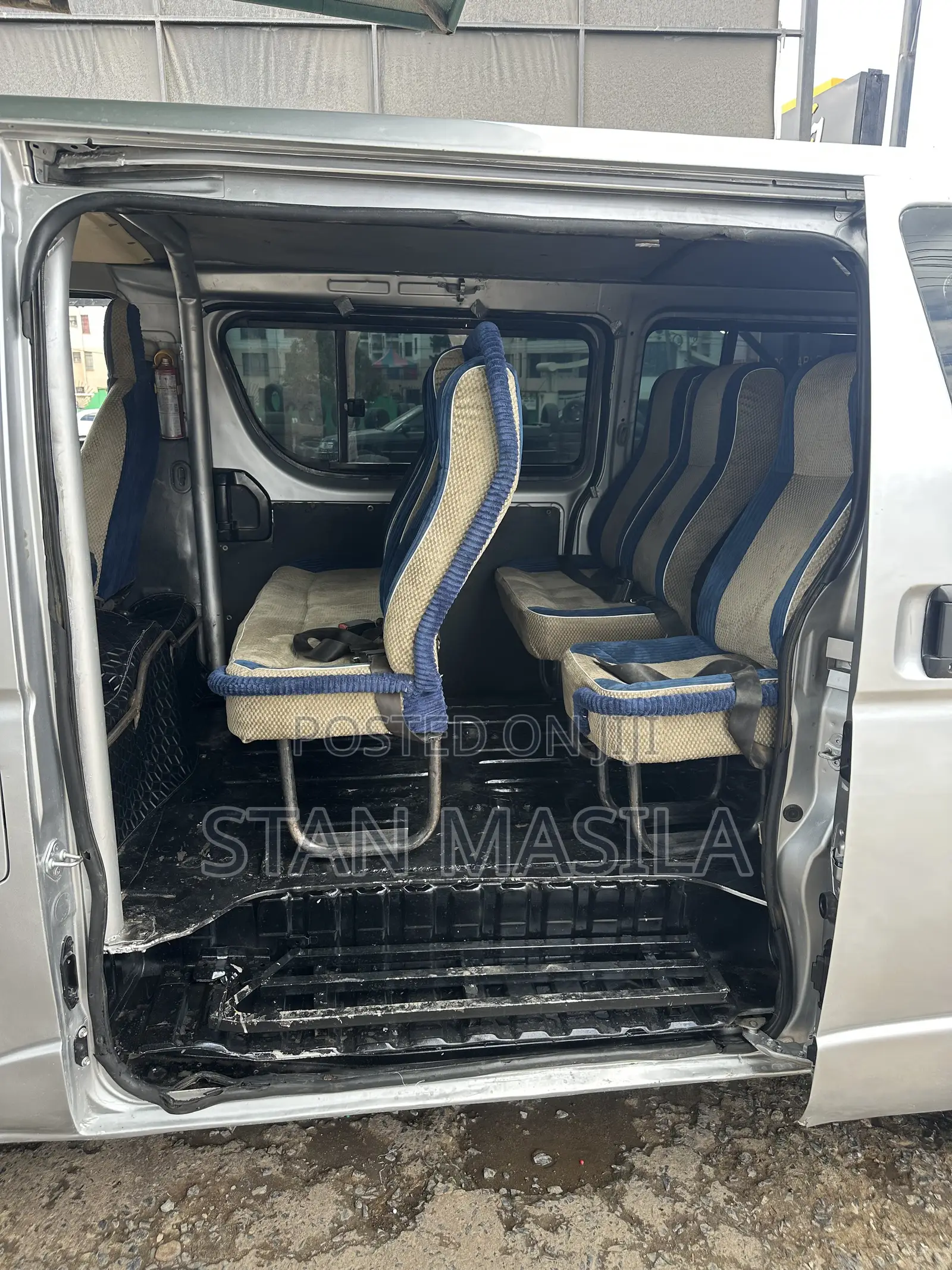 Toyota HiAce 2012 Silver