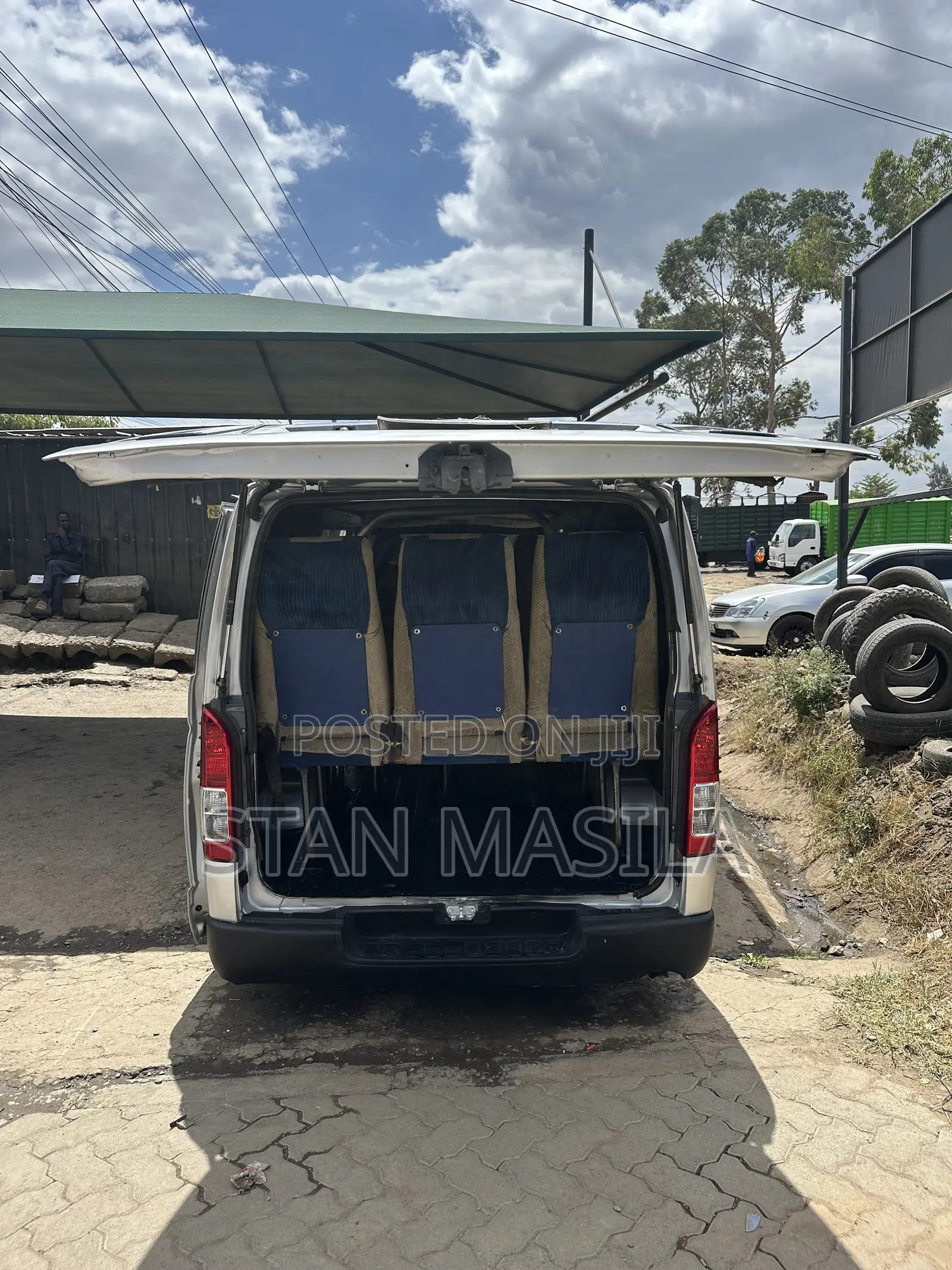 Toyota HiAce 2012 Silver