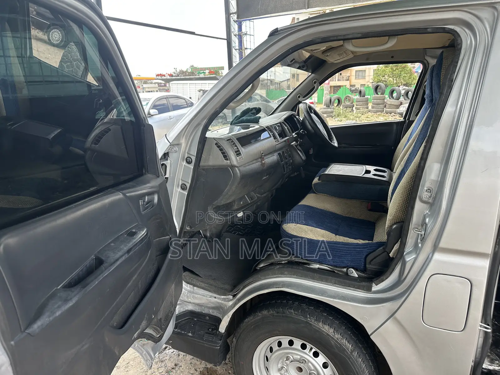 Toyota HiAce 2012 Silver