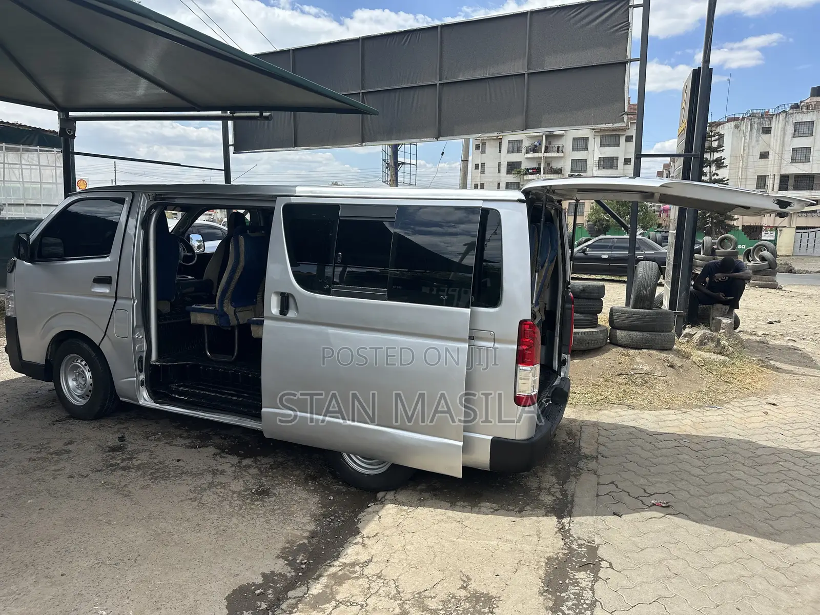 Toyota HiAce 2012 Silver