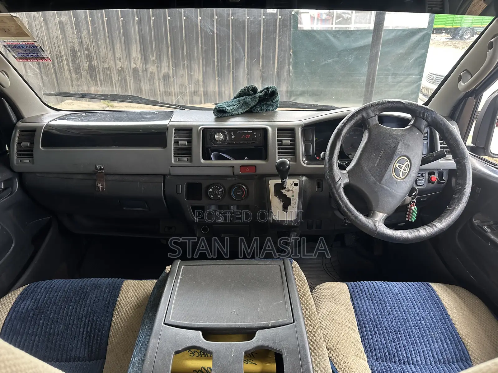 Toyota HiAce 2012 Silver