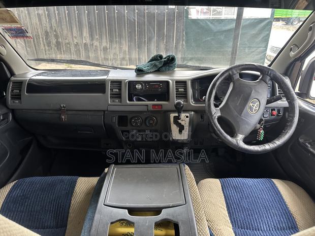Toyota HiAce 2012 Silver - thumbnail 10