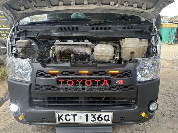 Toyota HiAce 2012 Silver - thumbnail 16