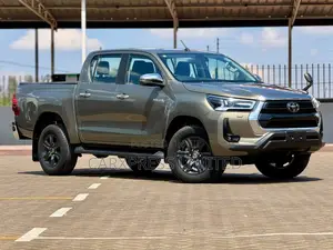 Toyota Hilux 2022 Green