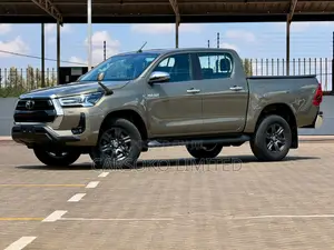 Toyota Hilux 2022 Green
