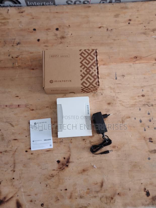 MikroTik RouterBOARD RB951 – Smart Internet Distribution - main view
