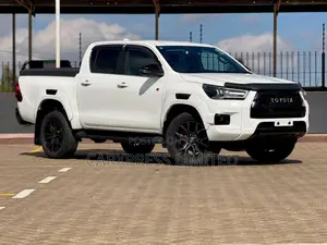 Toyota Hilux 2022 White