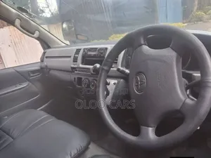 Toyota HiAce 2013 White